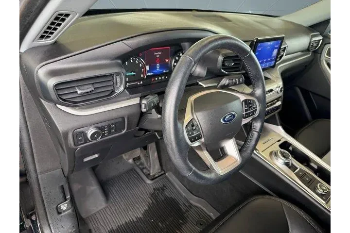 $29798 : Ford Explorer 2022 AWD XLT 4 image 4