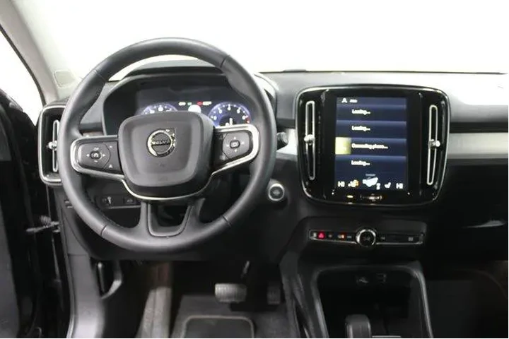 $25905 : Volvo XC40 2022 AWD T5 Momen image 2