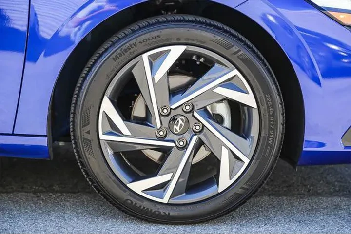 $18495 : Hyundai ELANTRA 2024 SEL 4dr image 10