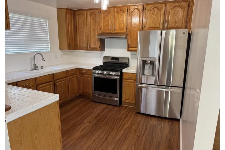 $980 : Bright & Spacious newly home image 5