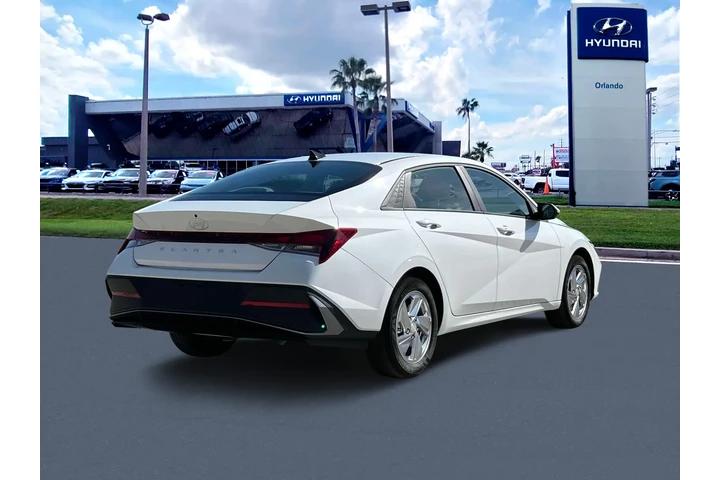 $18701 : Hyundai ELANTRA 2024 SE 4dr image 7