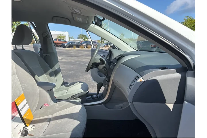 $10000 : 2009 Corolla LE image 5