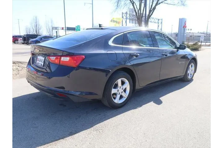 $15977 : Chevrolet Malibu 2022 LS 4dr image 3