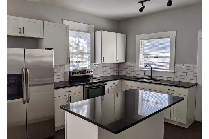 $890 : Fully renovated Single home image 2