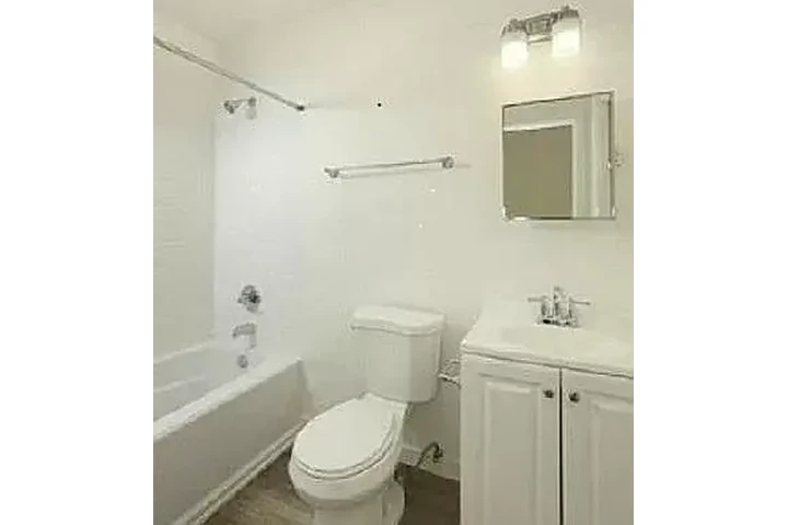 $1000 : Monterey CA 1 BED 1BA image 5