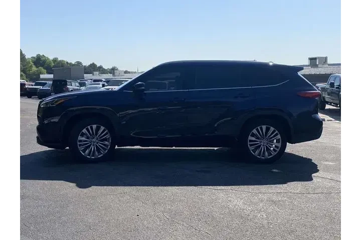 $39931 : Toyota Highlander 2023 LE 4d image 7