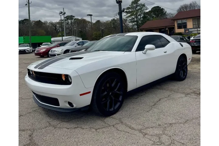 $15900 : 2021 Challenger SXT image 1