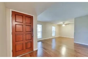 $900 : Beautiful hardwood floors home thumbnail