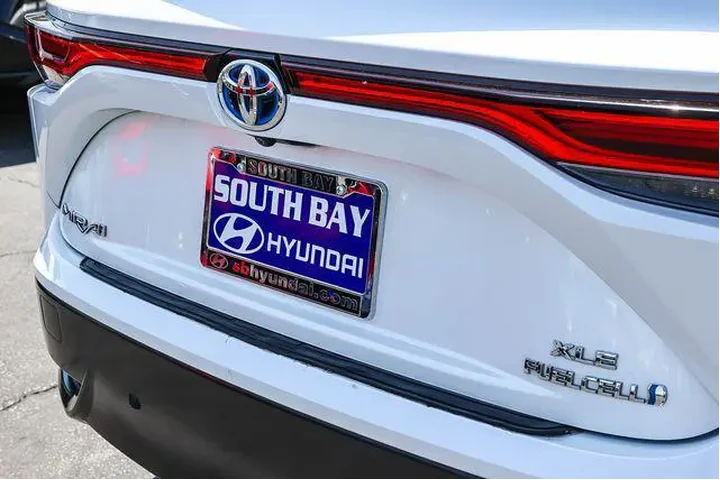 $9898 : Toyota Mirai 2022 XLE 4dr Se image 7
