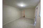$1600 : Rento Casita ,atras de casa thumbnail