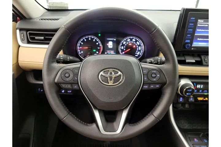 $30998 : Toyota RAV4 2021 AWD XLE Pre image 10
