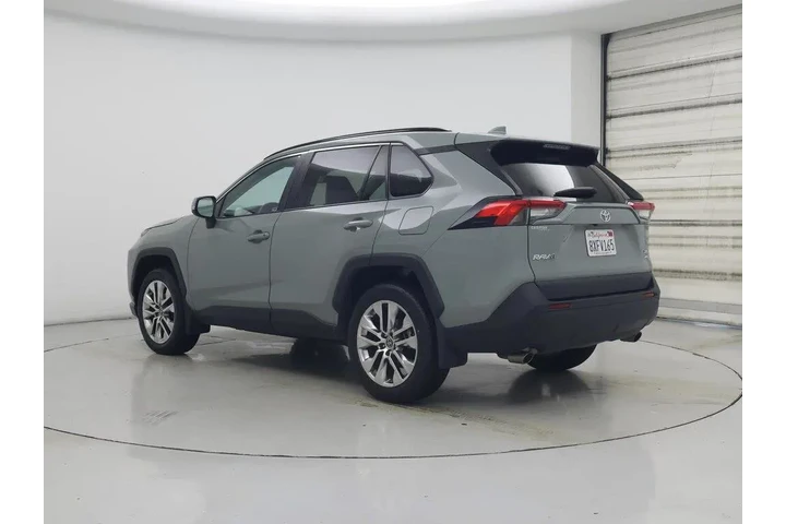 $29998 : Toyota RAV4 2021 AWD XLE Pre image 2