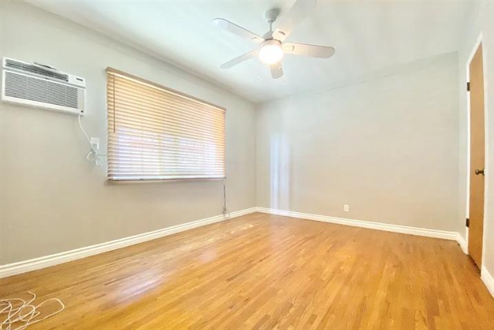 $1300 : 1-Bed 1-Bath available image 8