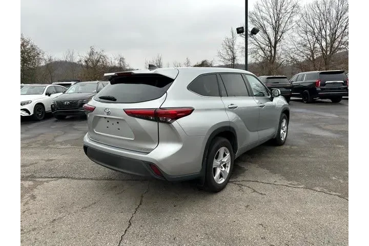 $29997 : Toyota Highlander 2023 AWD L image 6
