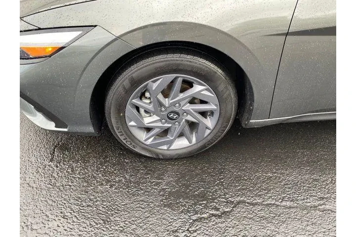 $16299 : Hyundai ELANTRA 2024 SEL 4dr image 2
