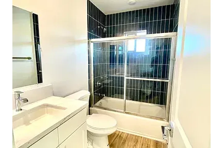 $1100 : Calabasas Unidad imprescindibl image 6