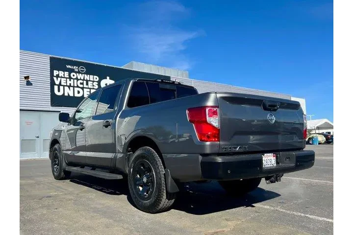 $17997 : Nissan Titan 2022 4x2 S 4dr image 4