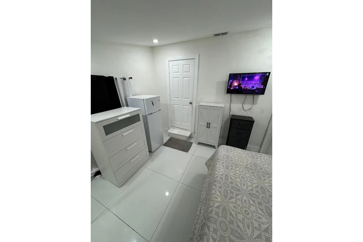 $900 : Se Renta Habitación (Miami) image 6