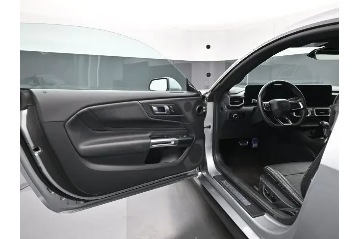 $33600 : Ford Mustang 2025 EcoBoost 2 image 9