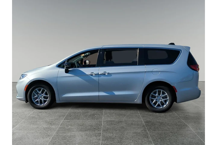 $32250 : Chrysler Pacifica 2024 Touri image 2