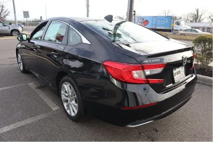 $17005 : Honda Accord 2020 LX 4dr Sed image 8