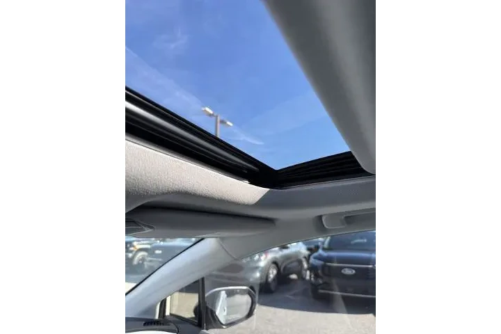 $17117 : Toyota Prius 2021 L Eco 4dr image 5