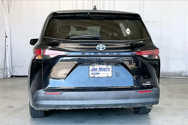 $31891 : Toyota Sienna 2022 LE 8-Pass image 4