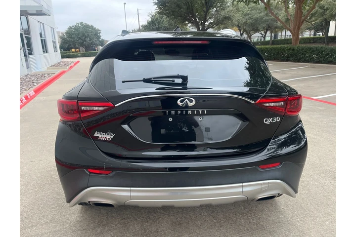 $10500 : 2017 INFINITI QX30 Luxury image 8