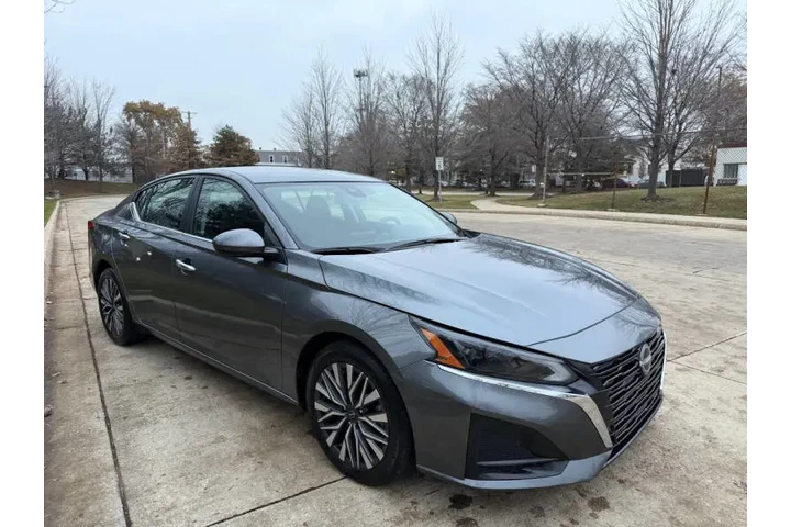 $15997 : 2023 Altima 2.5 SV image 1