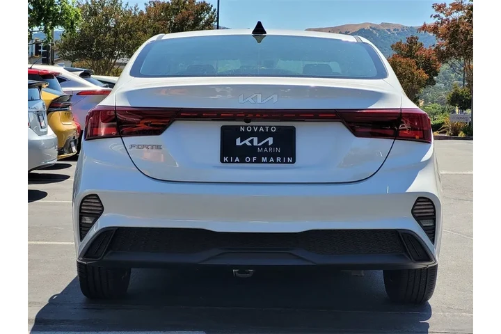 $18599 : 2023 Forte LXS image 7