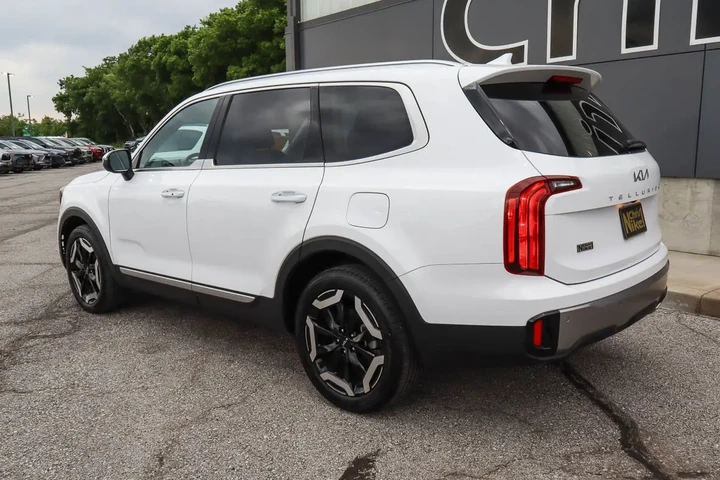 $35587 : 2025 Telluride S FWD image 6