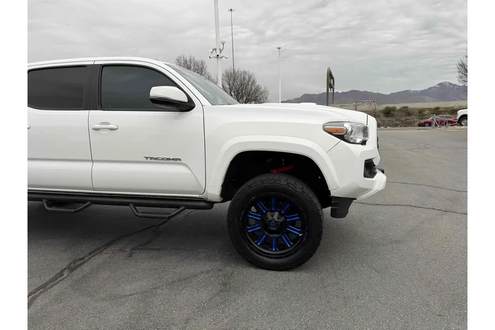 $31283 : Toyota Tacoma 2019 4x4 TRD S image 10