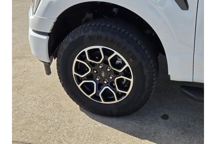 $39527 : Ford F-150 2023 4x4 XLT 4dr image 9