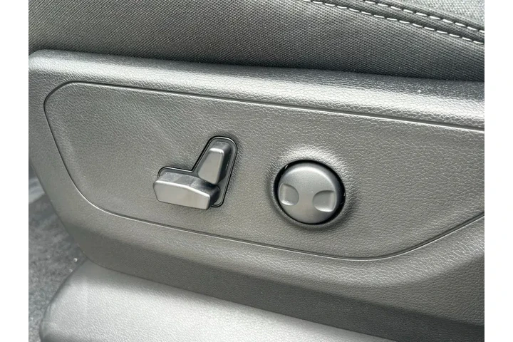 $37720 : Ram 1500 2025 4x2 Big Horn 4 image 10