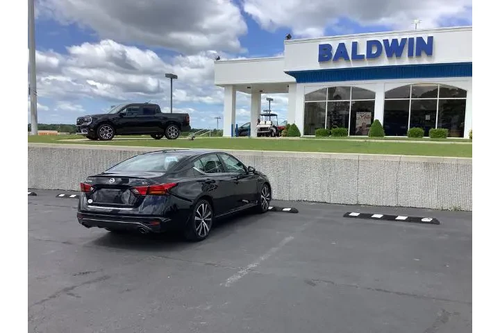 $27950 : Nissan Altima 2021 2.5 SR 4d image 7