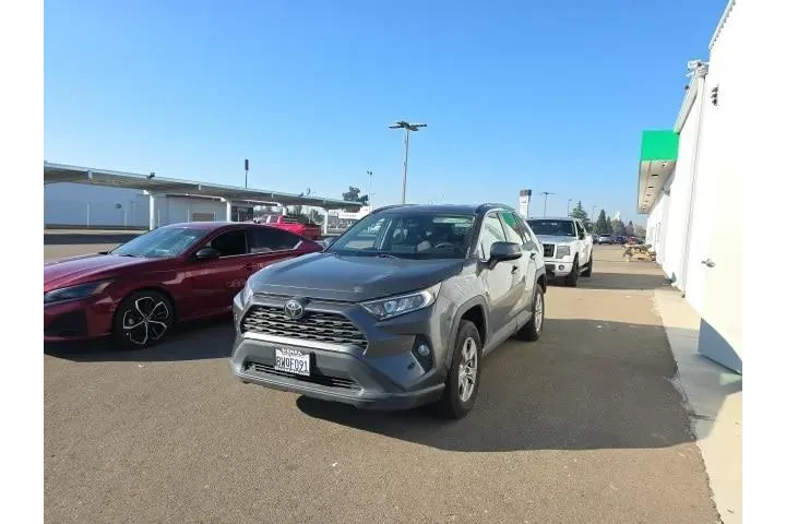 $21900 : Toyota RAV4 2021 XLE 4dr SUV image 3