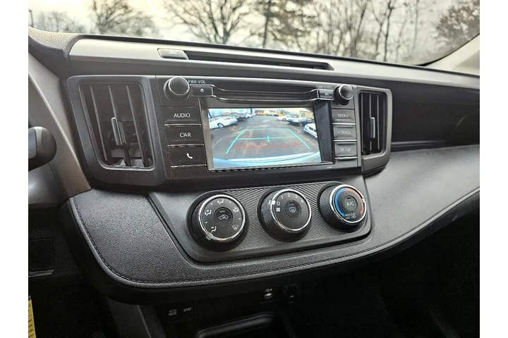 $15900 : 2016 RAV4 LE AWD image 10