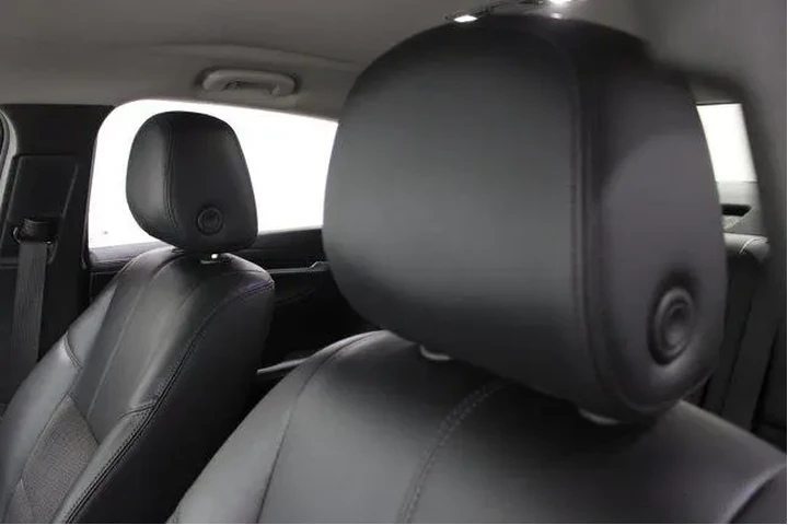 $18982 : Chevrolet Impala 2020 LT 4dr image 4