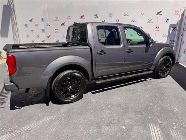 $17995 : Used 2020 Frontier Crew Cab 4 image 2