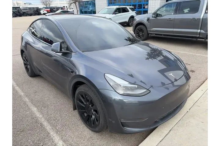 $28384 : Tesla Model Y 2023 AWD Long image 2