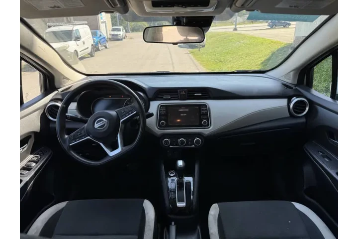$8999 : 2021 Versa SV image 9