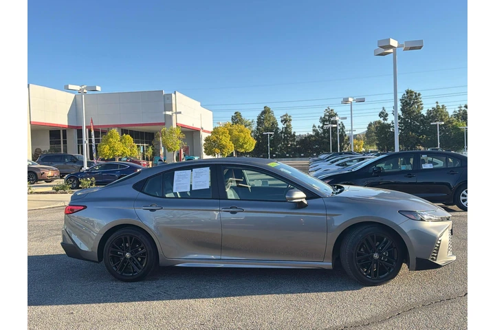 $31875 : Toyota Camry 2025 SE 4dr Sed image 3