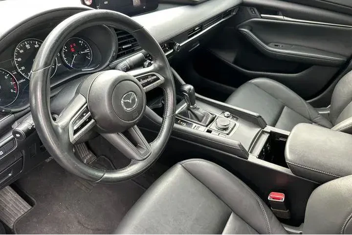 $17722 : Mazda Mazda3 Sedan 2023 2.5 image 4