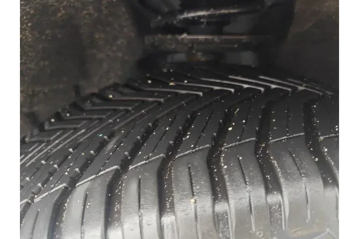 $27617 : Ford Explorer 2023 AWD XLT 4 image 5