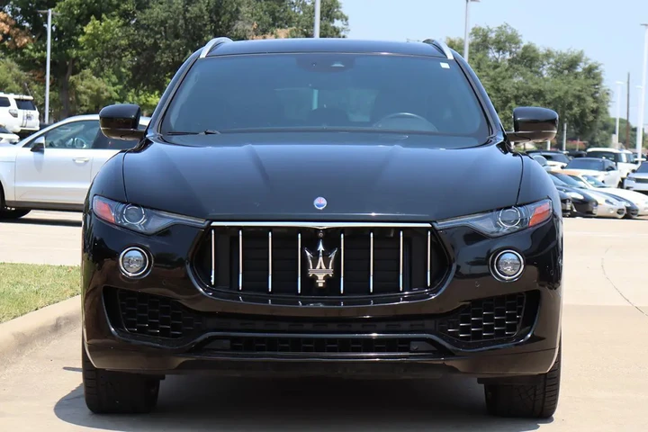 $25797 : 2019 Levante S image 4