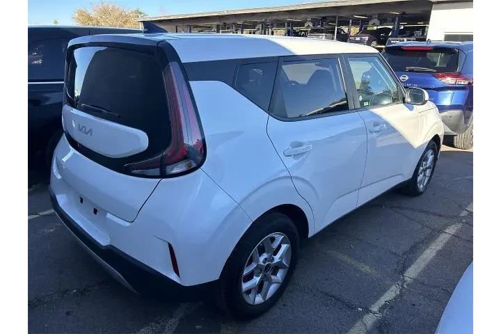 $13995 : Kia Soul 2023 S 4dr Crossove image 4