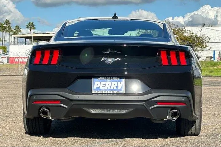 $32000 : Ford Mustang 2026 EcoBoost P image 5