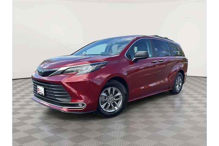 $43299 : Gold Certified 2023 Sienna XLE image 1
