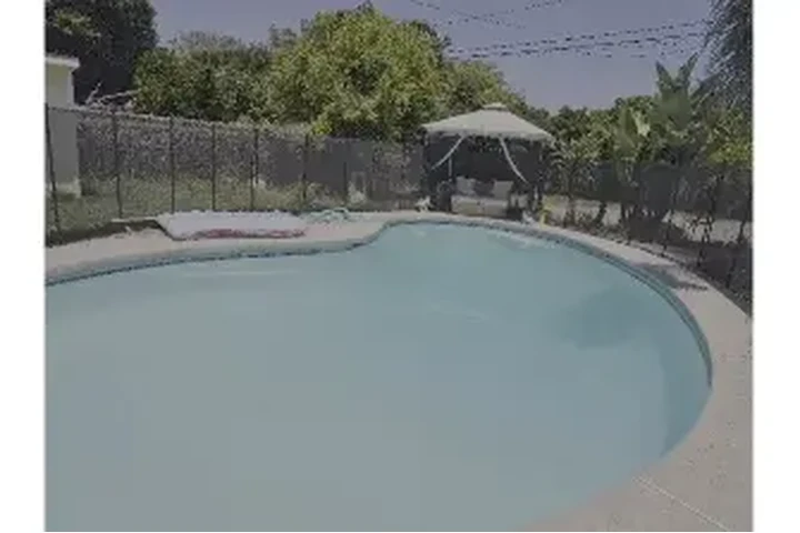 $1250 : Room For Rent image 1