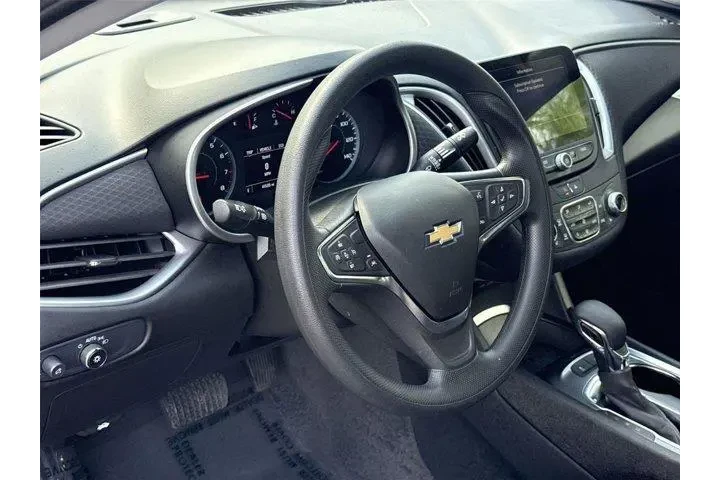 $19800 : Chevrolet Malibu 2025 LT 4dr image 9
